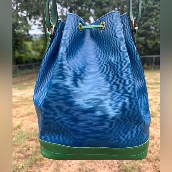 Louis Vuitton Noe Bucket Bag Bicolor Blue & Green Epi Leather with COA VI0953 - Picture 3 of 13
